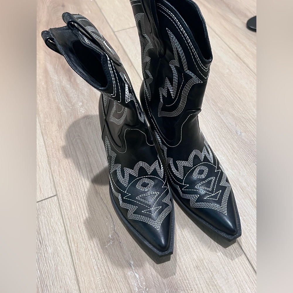 Black Western-Style Boots New